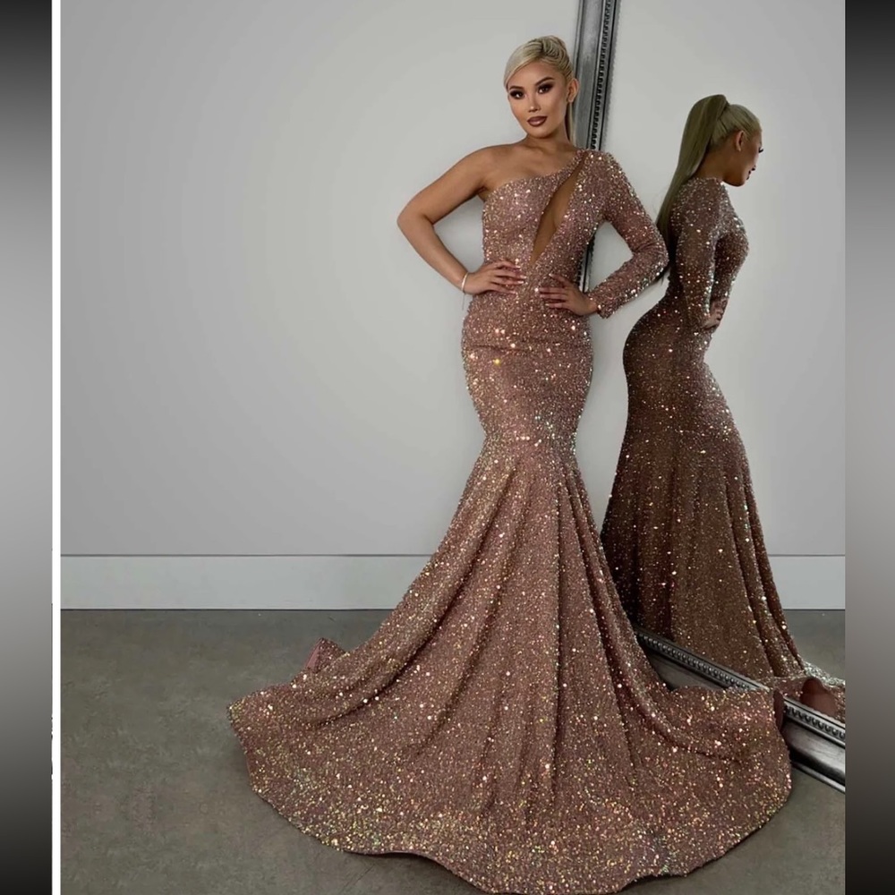 Alglist Prom Dress/Gown.